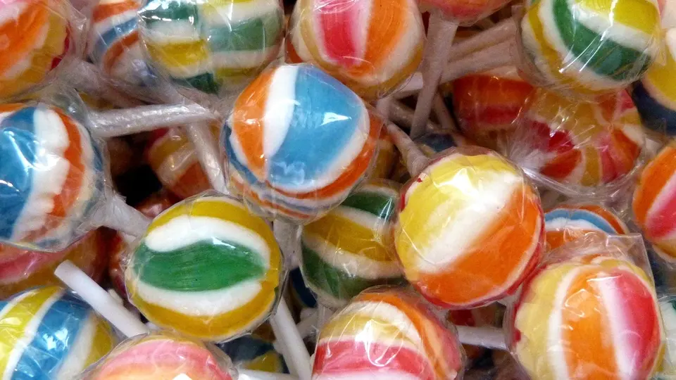 Lutscher in durchsichtiger Verpackung
